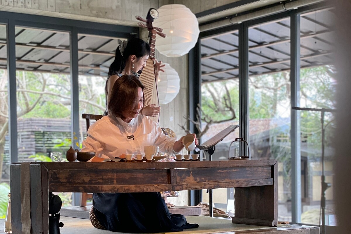 邀請「植心樂集」首席演奏家徐偉珊,在現場奏鳴琵琶。