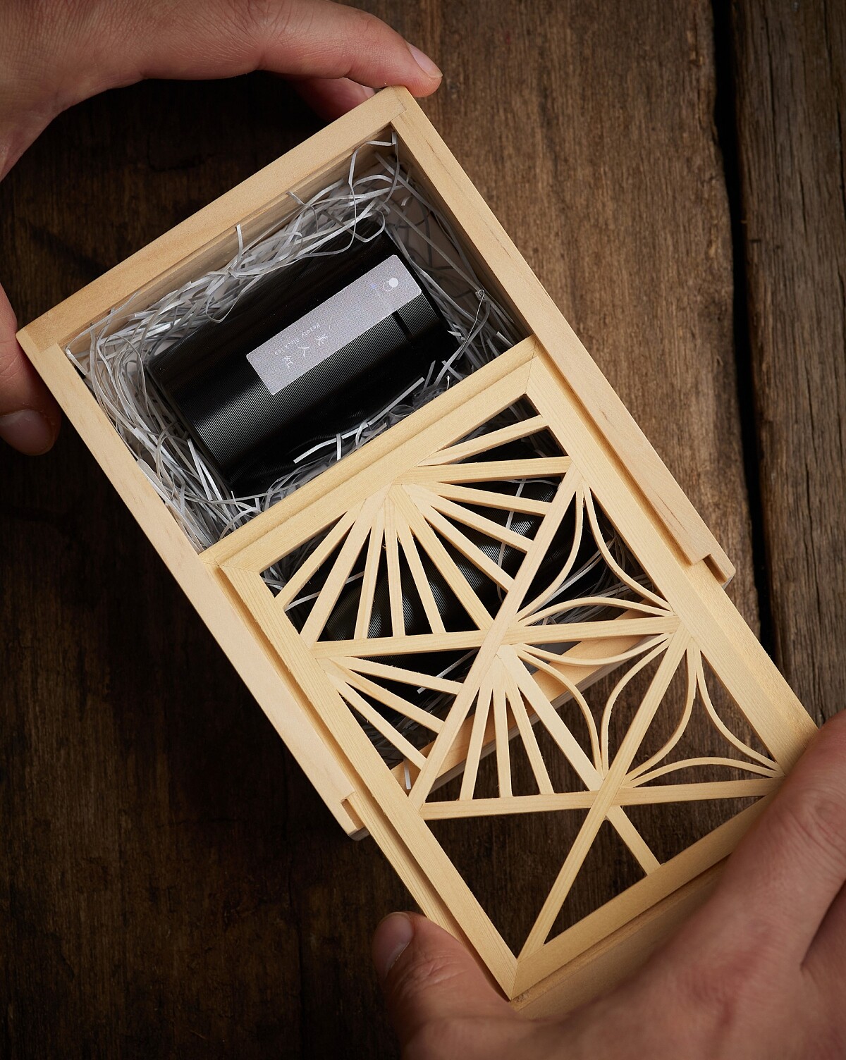 品牌更為三週年特製了兩款限量精選茶禮盒。