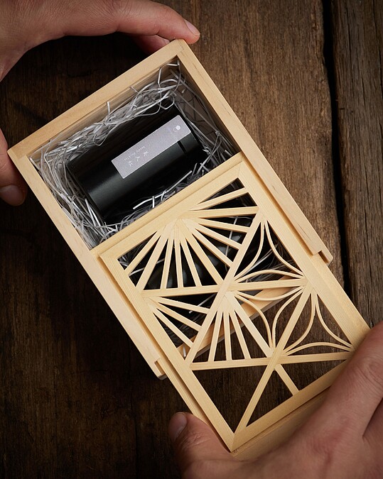 品牌更為三週年特製了兩款限量精選茶禮盒。