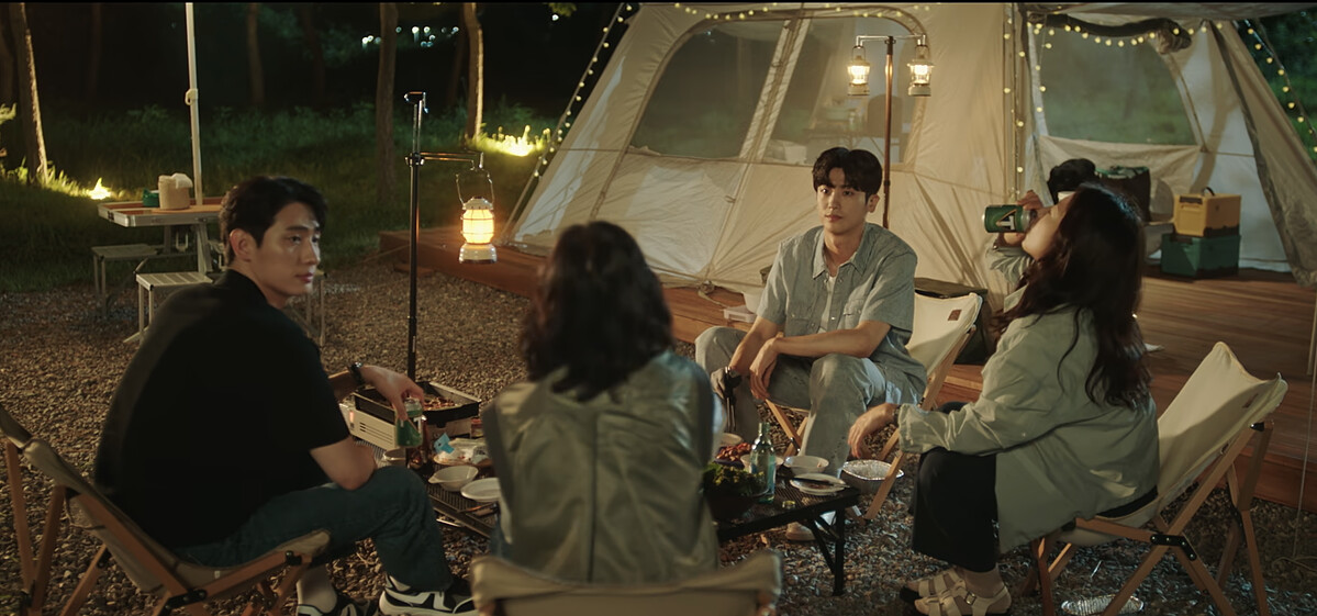 一起開心露營的南荷娜、余正宇、李紅蘭與彬大永。