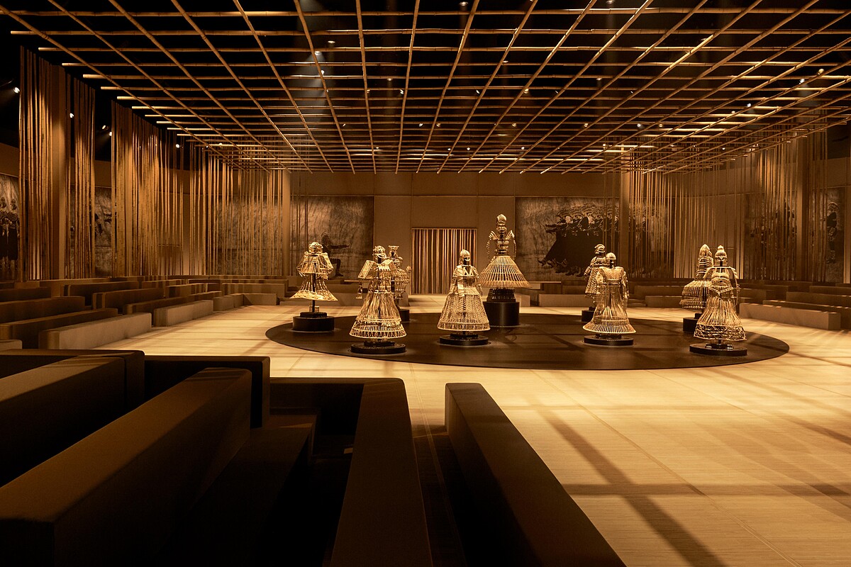 裝置藝術是由印度藝術家Shakuntala Kulkarni 所設計製作的。