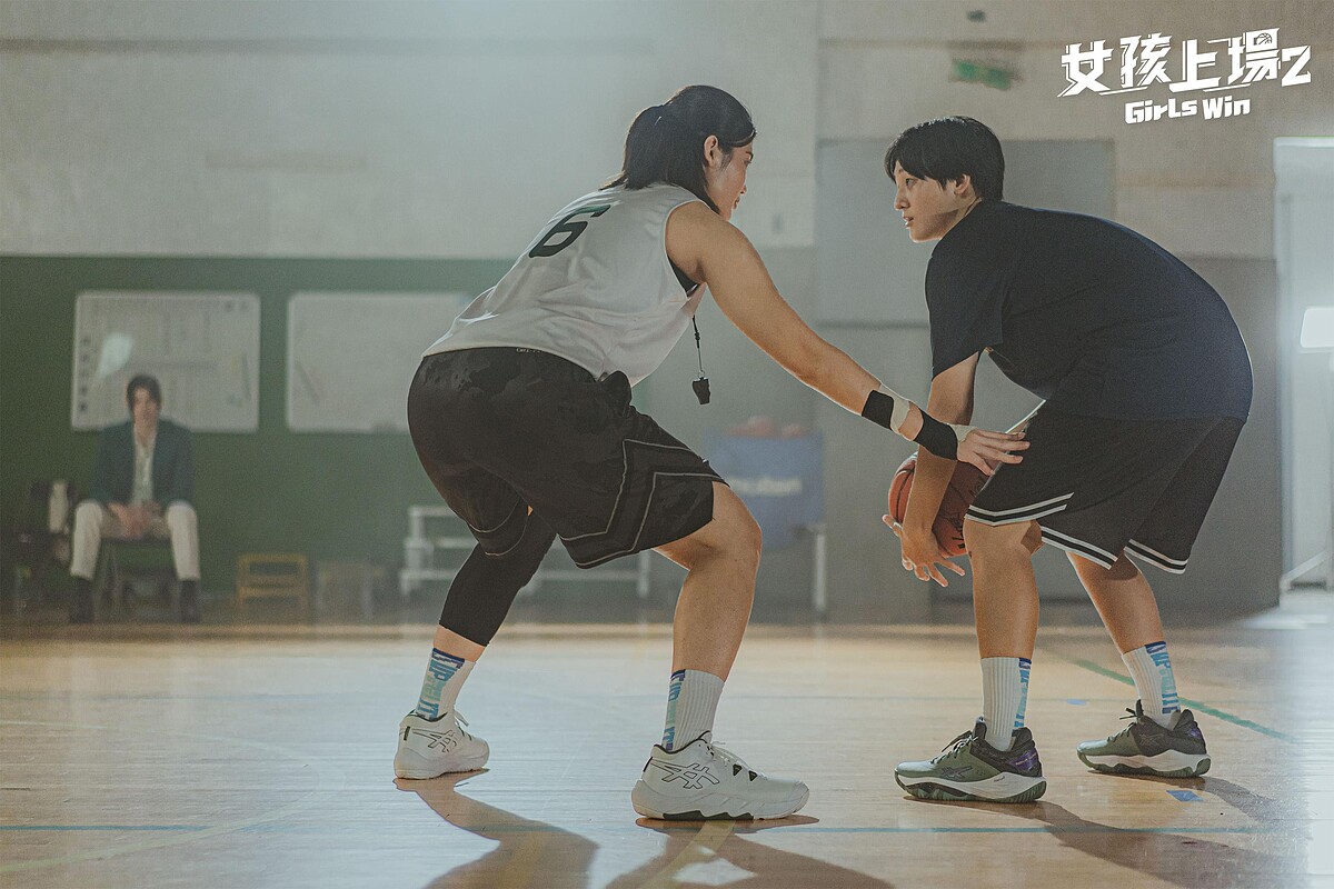 楊晴（左）和蔡佳芸（右）曾是女籃球員，以真實經驗談《女孩上場2》角色。
