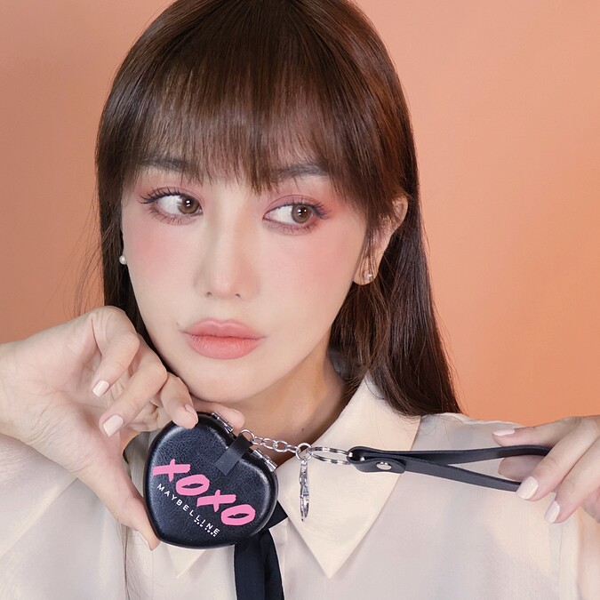 (Maybelline媚比琳煙燻柔霧奶霜唇膏#1099煙燻杏桃疊擦#888煙燻木琥珀。