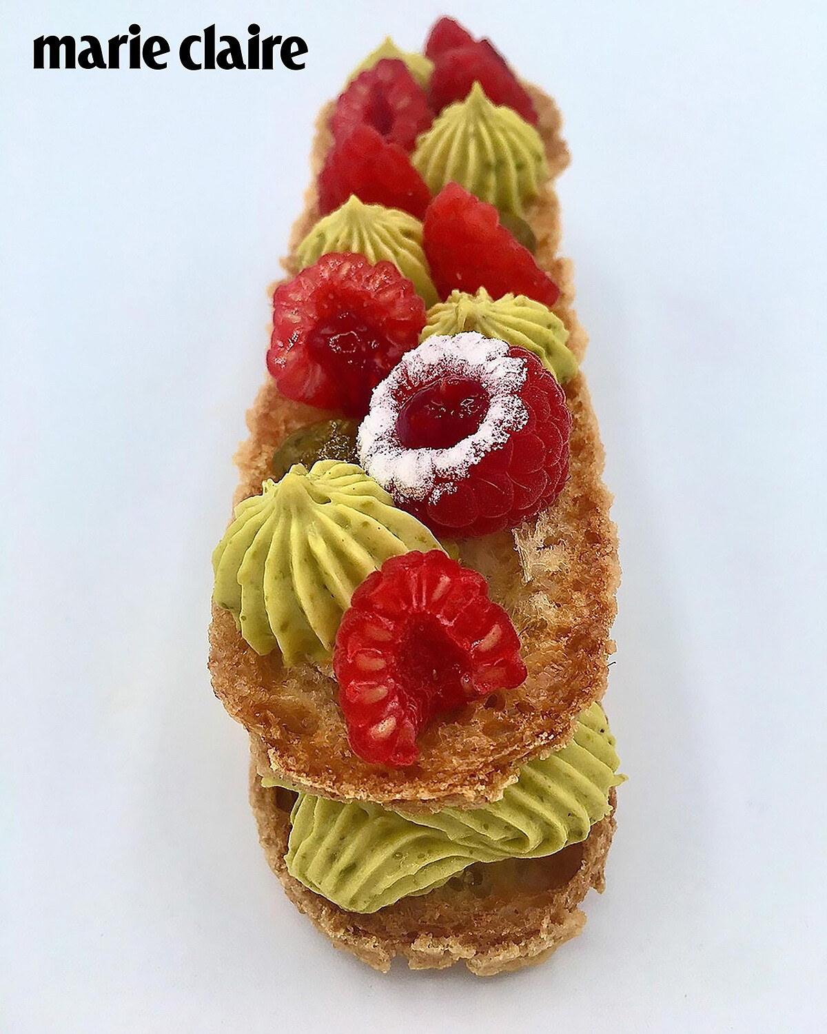 Maison Marques 開心果覆盆子閃電泡芙。