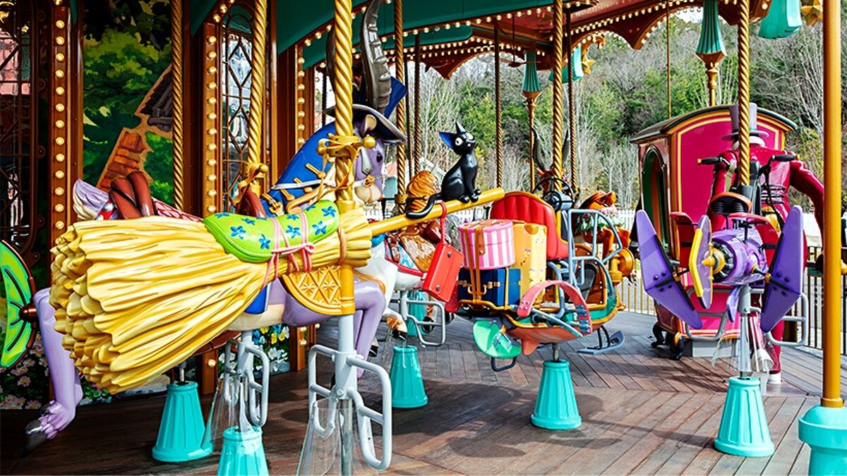 「魔女之谷」遊樂設施：旋轉木馬