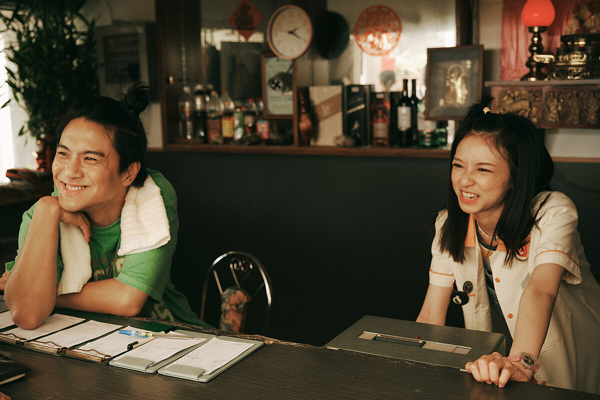 《青春18x2 通往有你的旅程》片中備受觀眾喜愛的「神戶KTV」小隊： 李冠毅(左)、陳姸霏(右)。