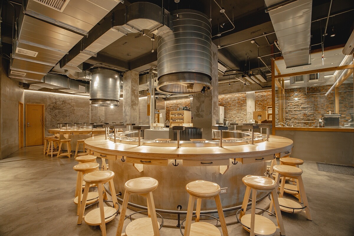 遷址後新店面空間擁有兩個大烤爐。