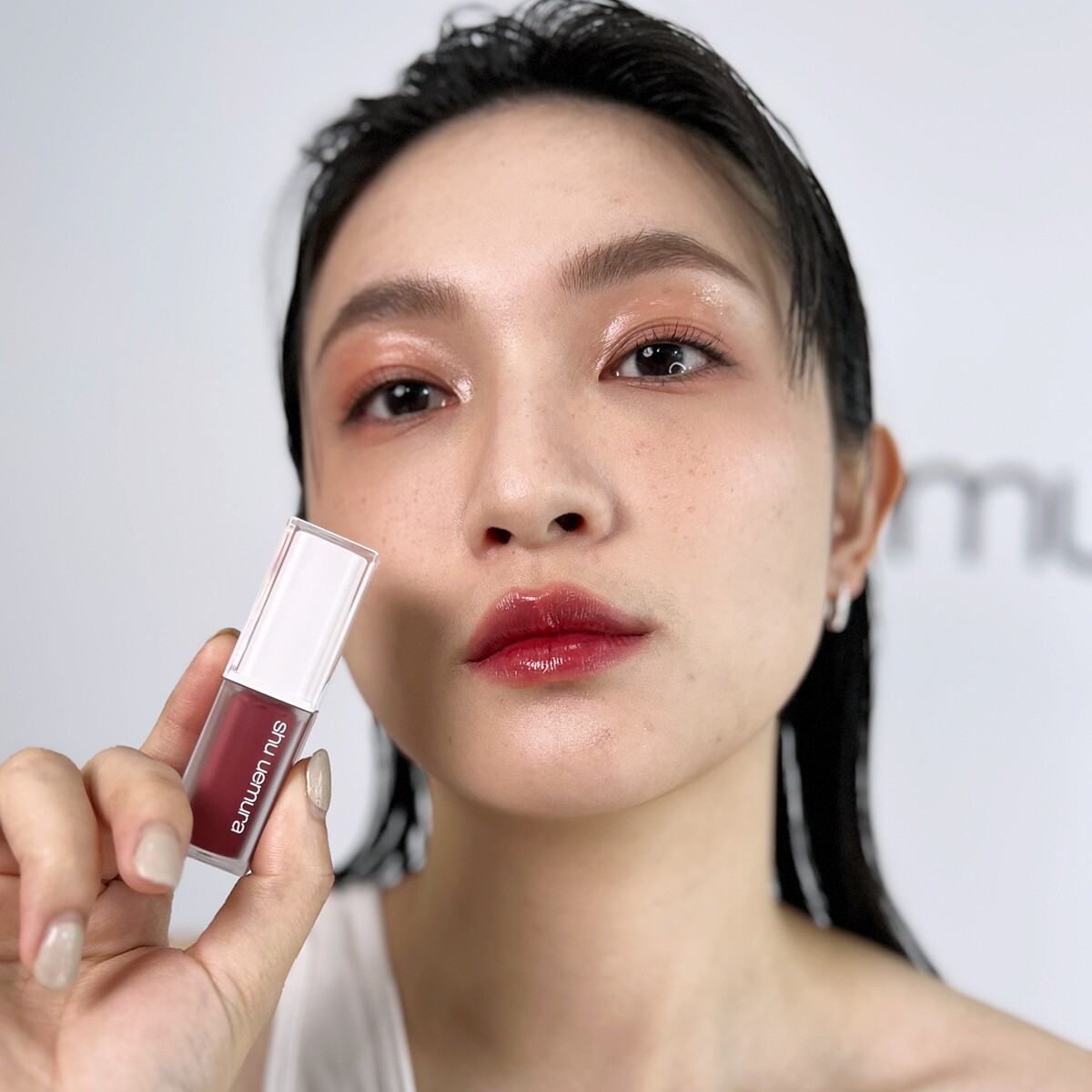 shu uemura植村秀無色限水光嫩唇露(#BG 958 冰晶煙燻玫瑰)，NT1,250