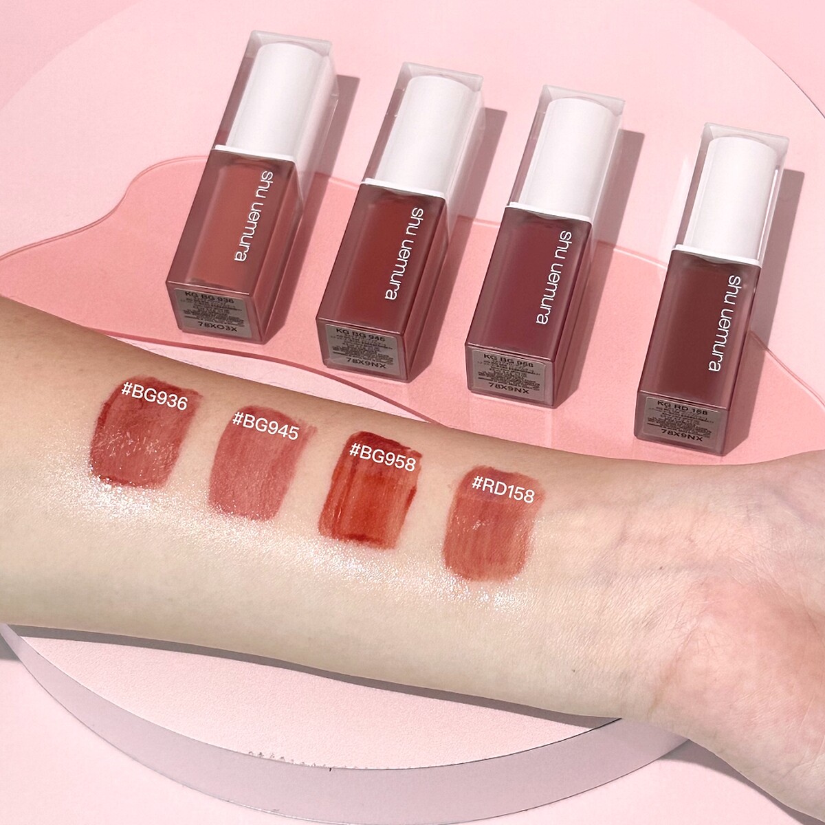 shu uemura 植村無色限水光嫩唇露主打色(左起)#BG936、#BG945、#BG958、#RD158手部試色。