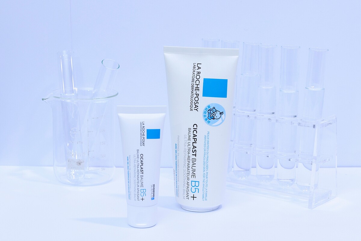 理膚寶水B5萬用霜40ml（左）十周年限定200ml（右）