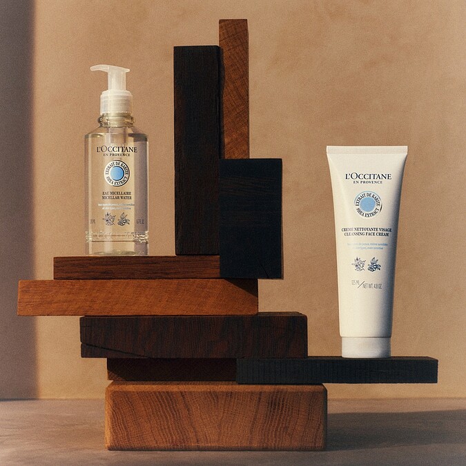 L'OCCITANE歐舒丹乳油木橙花潔膚系列情境圖，(右)乳油木橙花淨透潔面乳125ml，NT900