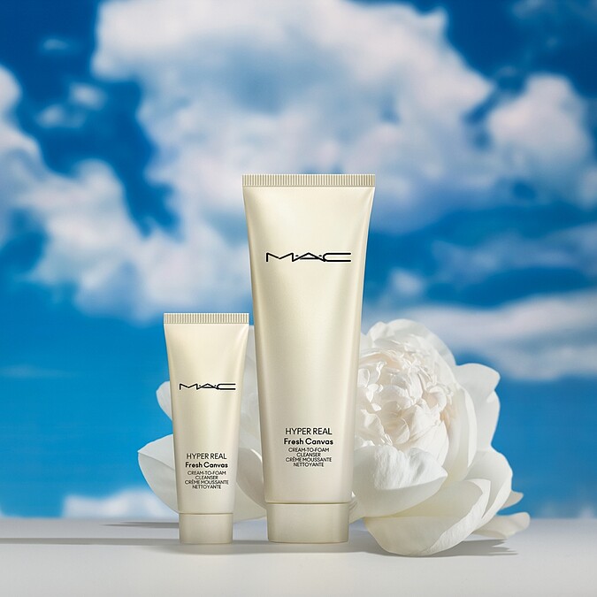 M.A.C超奇肌高保濕花瓣潔顏乳情境圖。