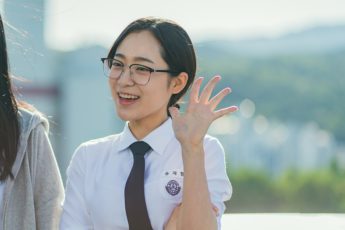  宋在馨被明子恩拯過後就此煞到她並加入計畫。