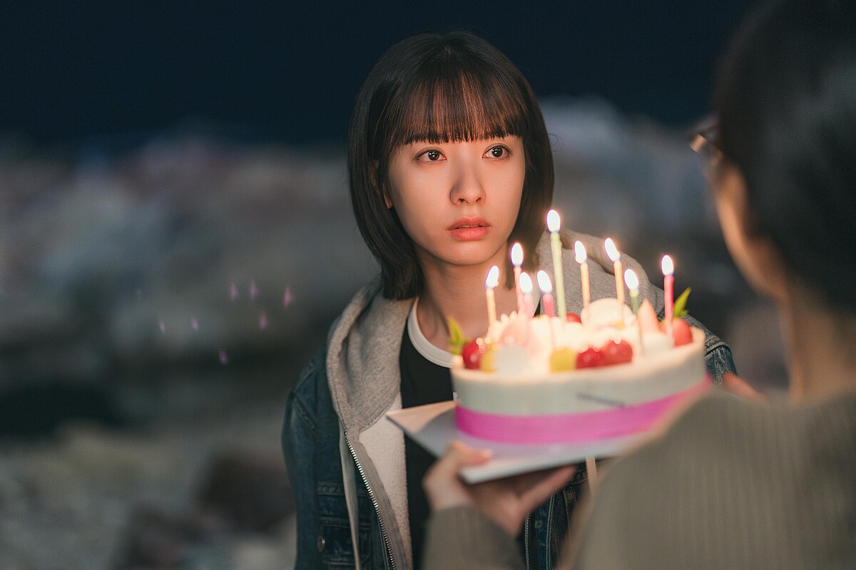 四人組為成秀智慶生。