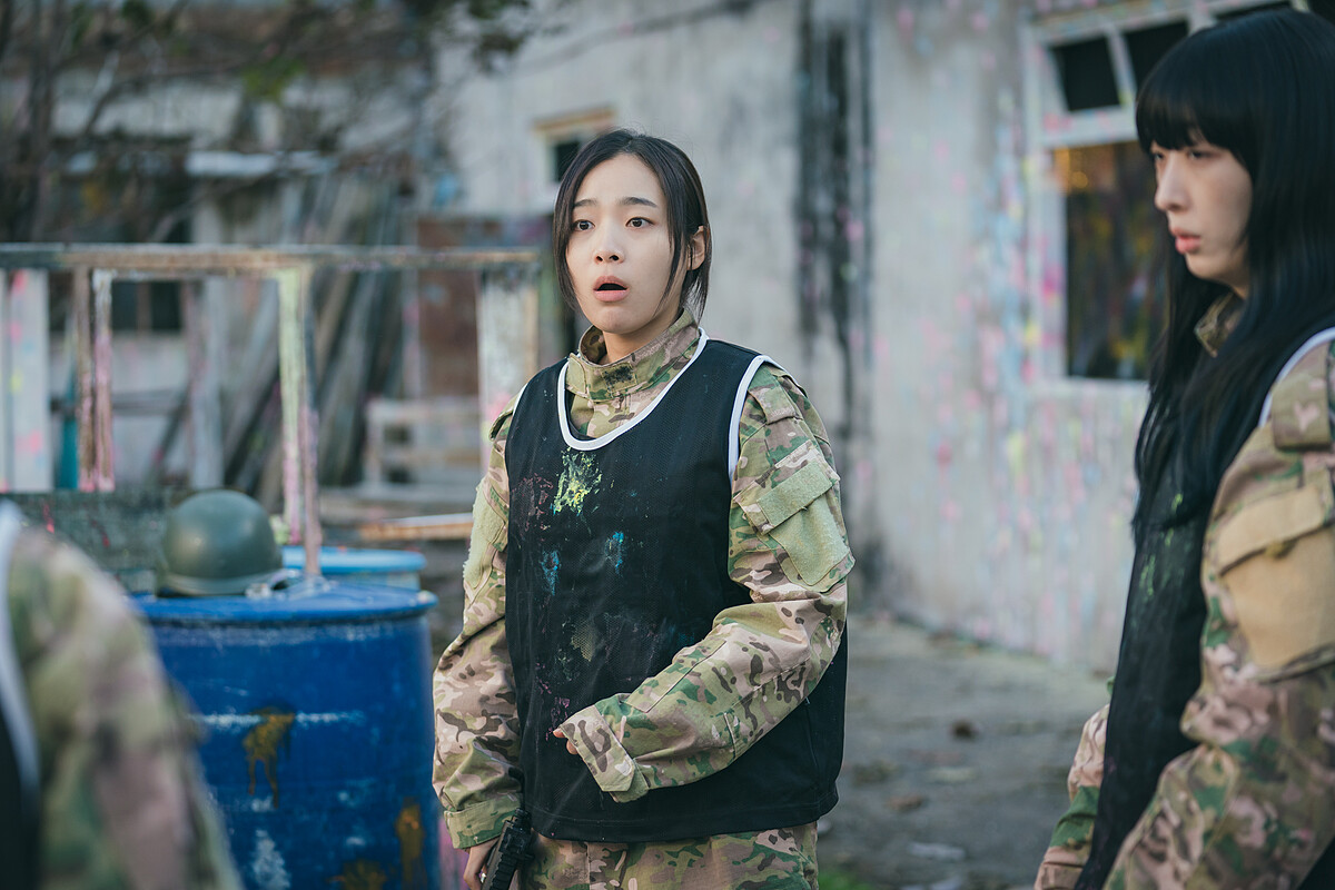 高銀星及白夏凜試圖透過漆彈遊戲重建金字塔的階級。