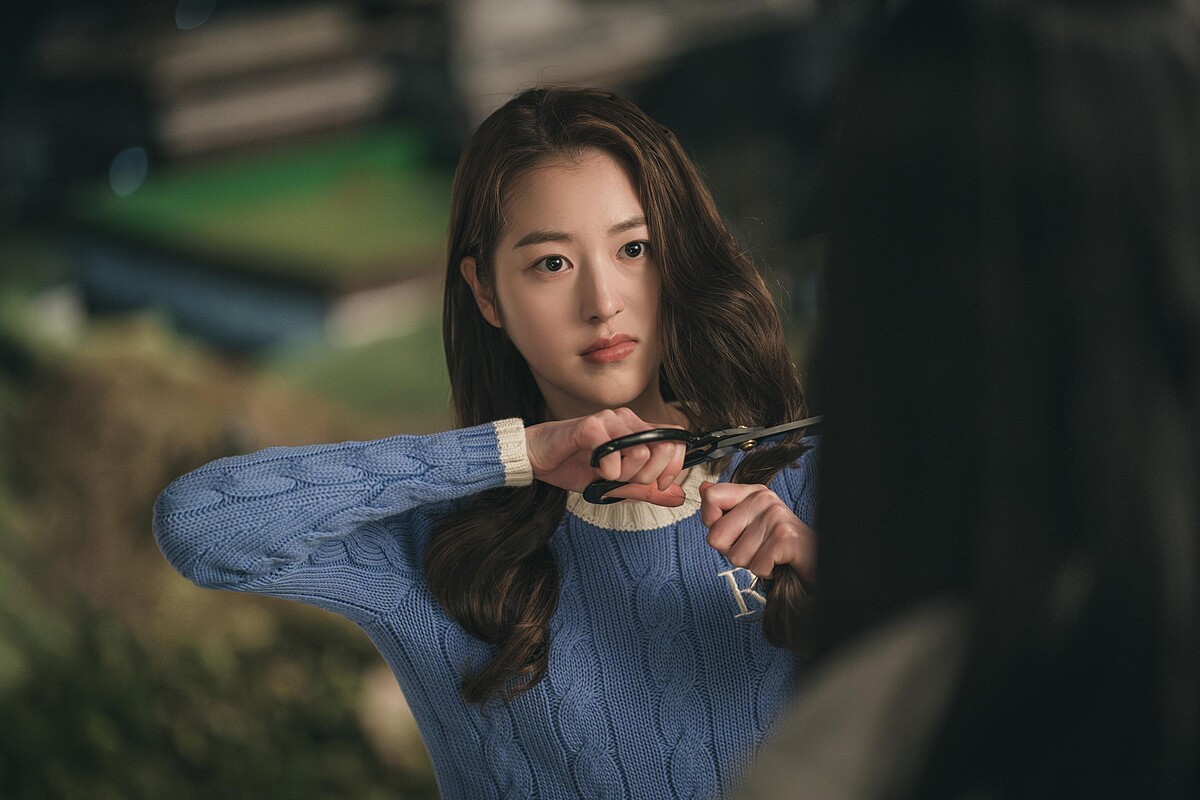 白夏凜剪去長髮以示情緒勒所明子恩的決心。