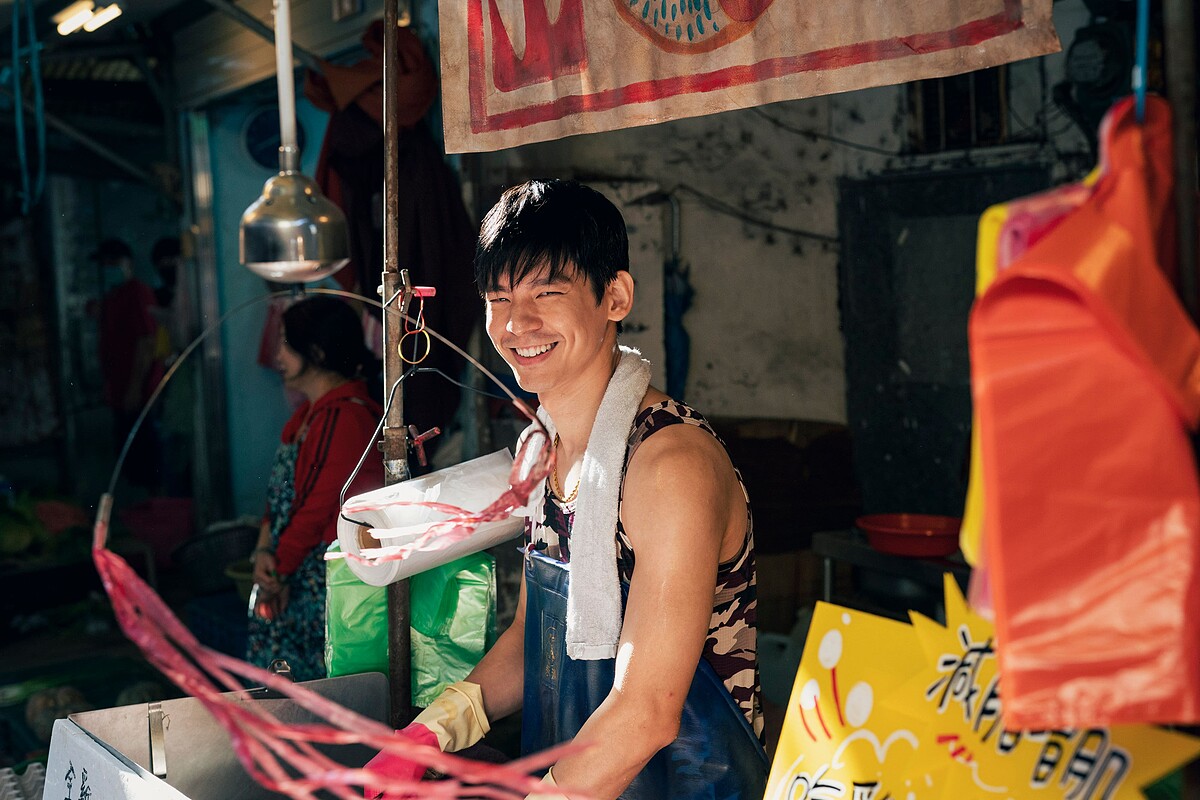 林柏宏在《莎莉》剁雞賣雞成「菜市場天菜」