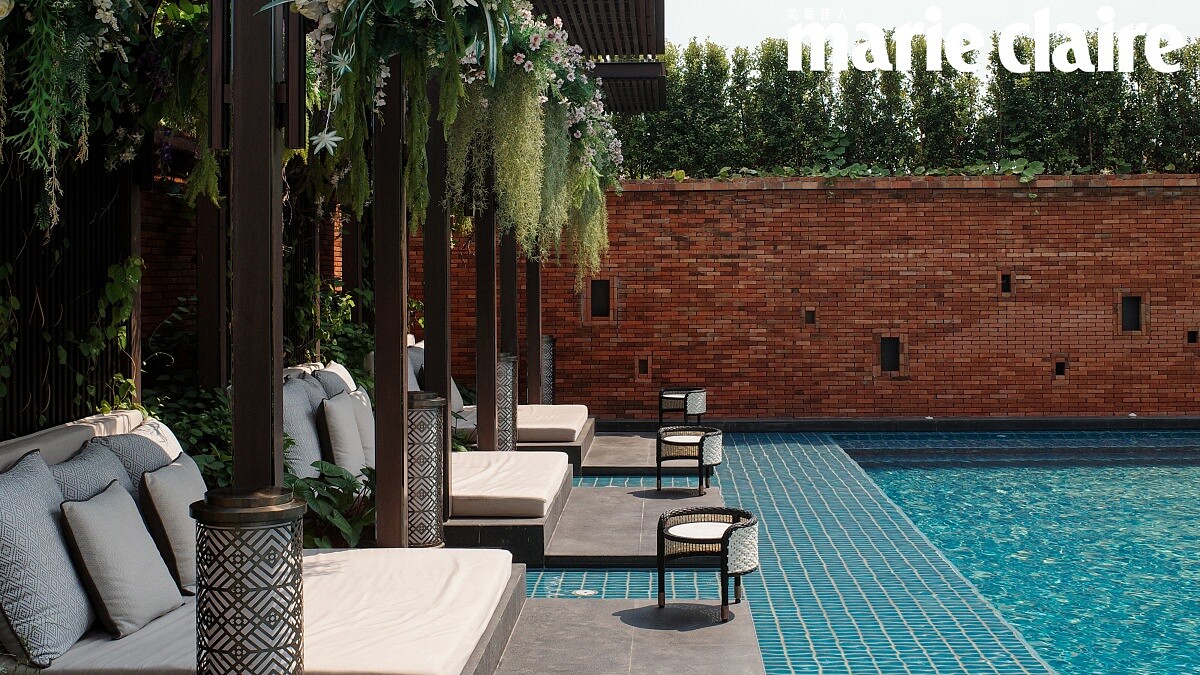 紅磚牆泳池很有古城風格