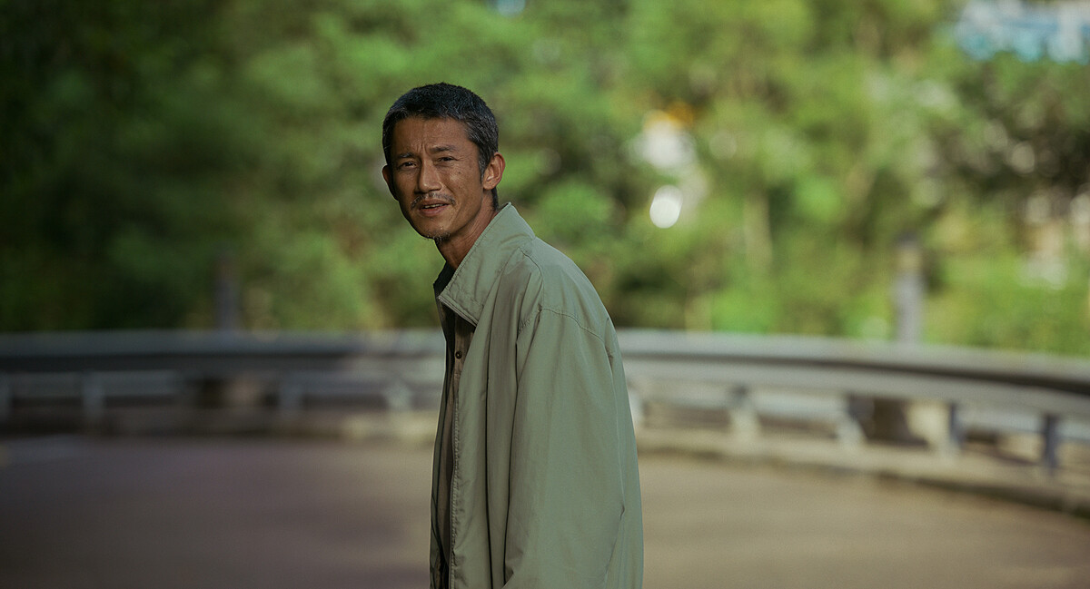 吳慷仁在《但願人長久》前導預告末段的一個回眸加上蹣跚前行的步履，感染力極強