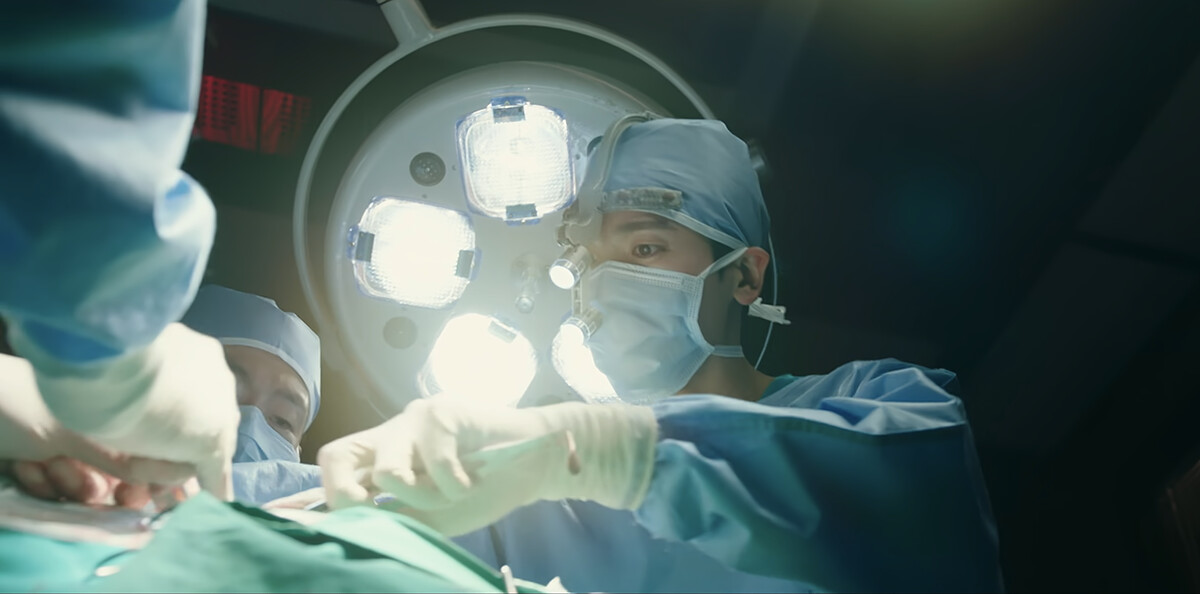 余正宇面對手術中的各種狀況,已經不會再PTSD發作。