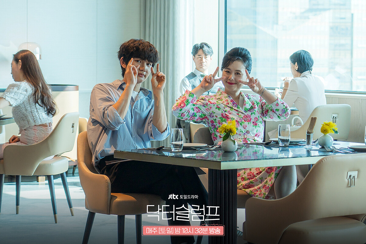 說出心底話的南博多與媽媽。