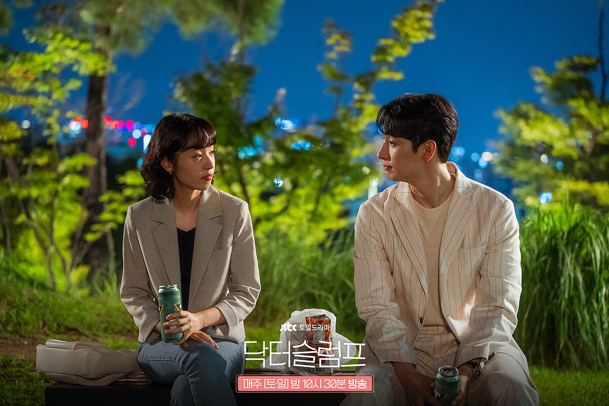 一直以來都對彼此抱有好感的彬大永與李紅蘭。