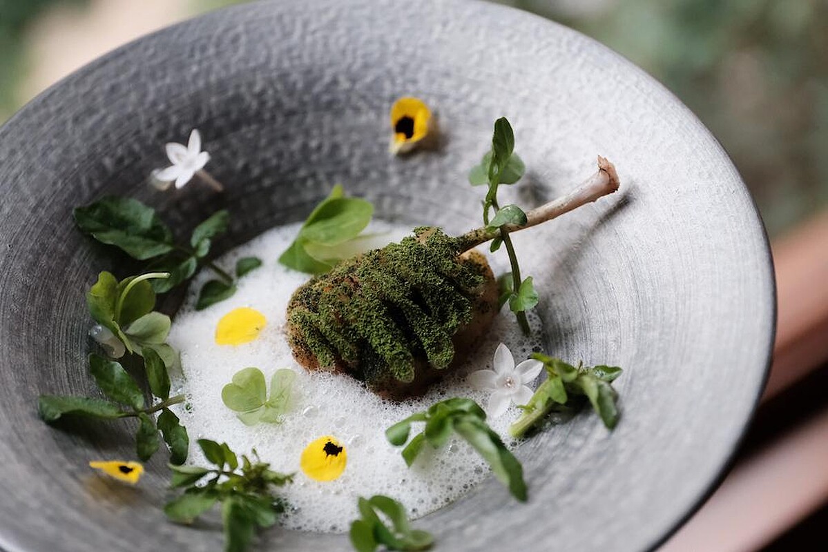 「香菜/歐芹/薄荷/水田芥/蛙腿/蒜頭」。