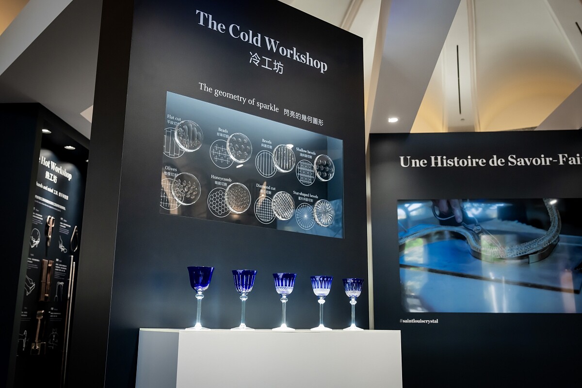 冷工坊（Cold Workshop）展出各式切割花樣。