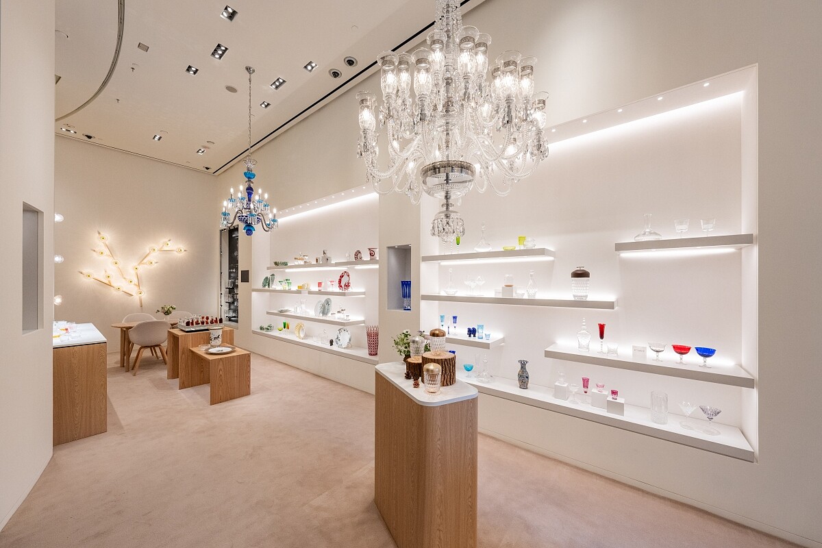 在法國擁有400年歷史的 Saint-Louis，為 Hermes 集團旗下歷史悠久的水晶品牌。