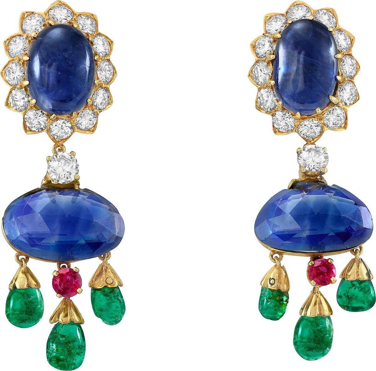 Heritage典藏系列 耳環(黃K金、兩顆21.23克拉玫瑰切割藍寶石、兩顆15.68克拉蛋面切割藍寶石、祖母綠、紅寶石、鑽石)。