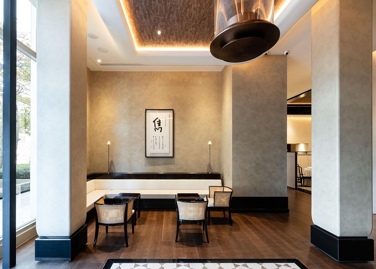 空間展現敦厚大宅氣勢不凡一面。