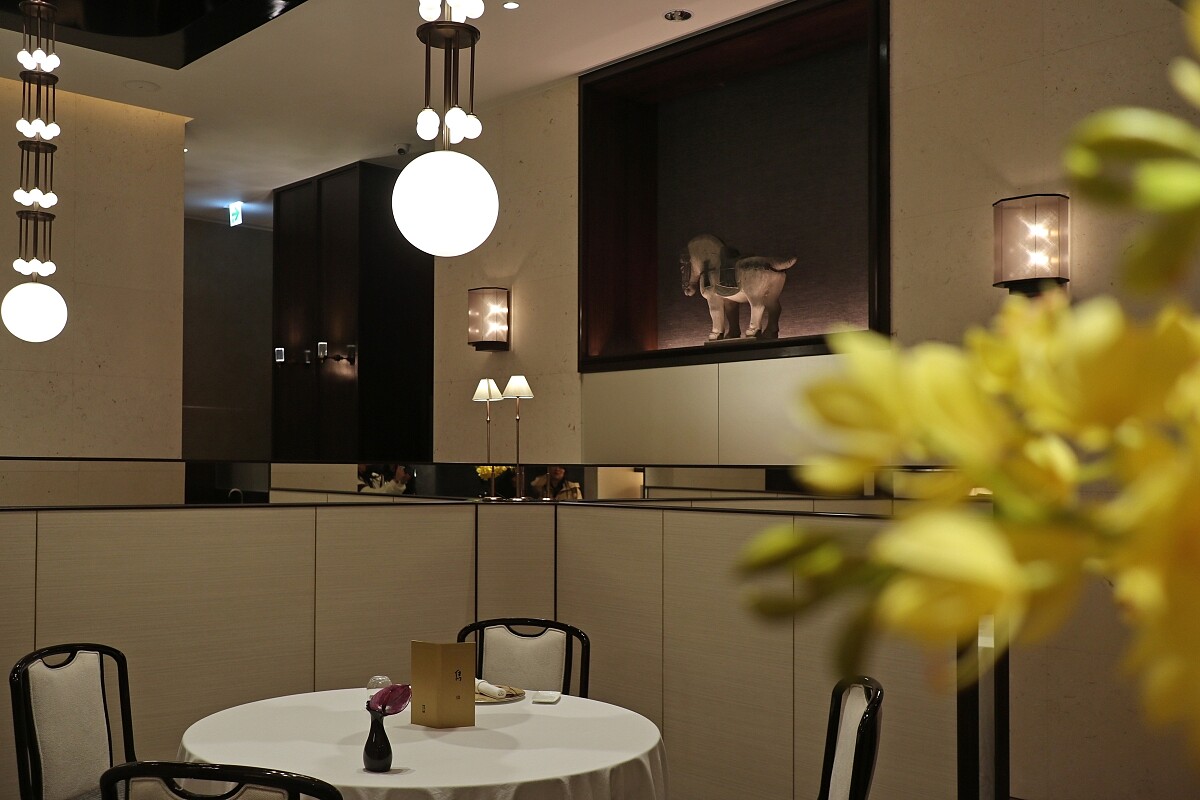 多層次的主要用餐區域。