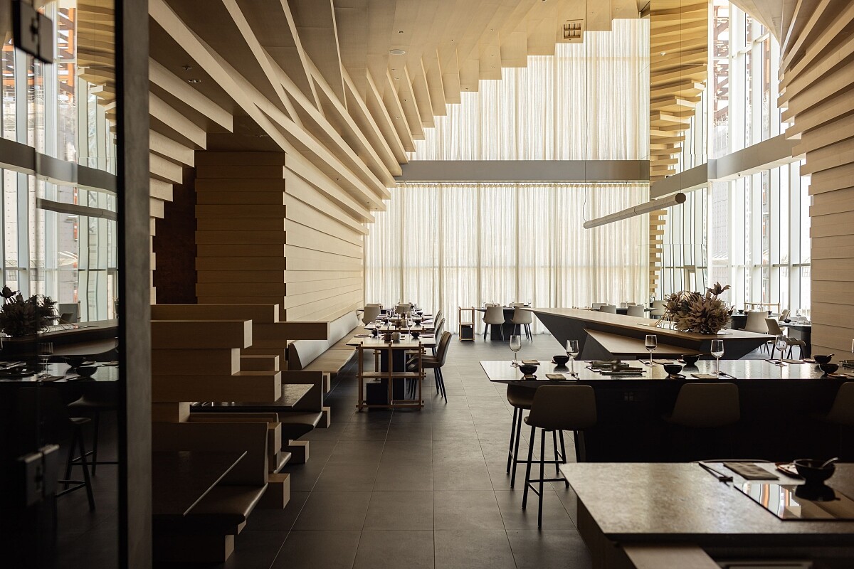 頂級粵式火鍋餐飲品牌「明粵 Ming Yuet」為日本建築大師隈研吾在台首座餐飲空間設計。