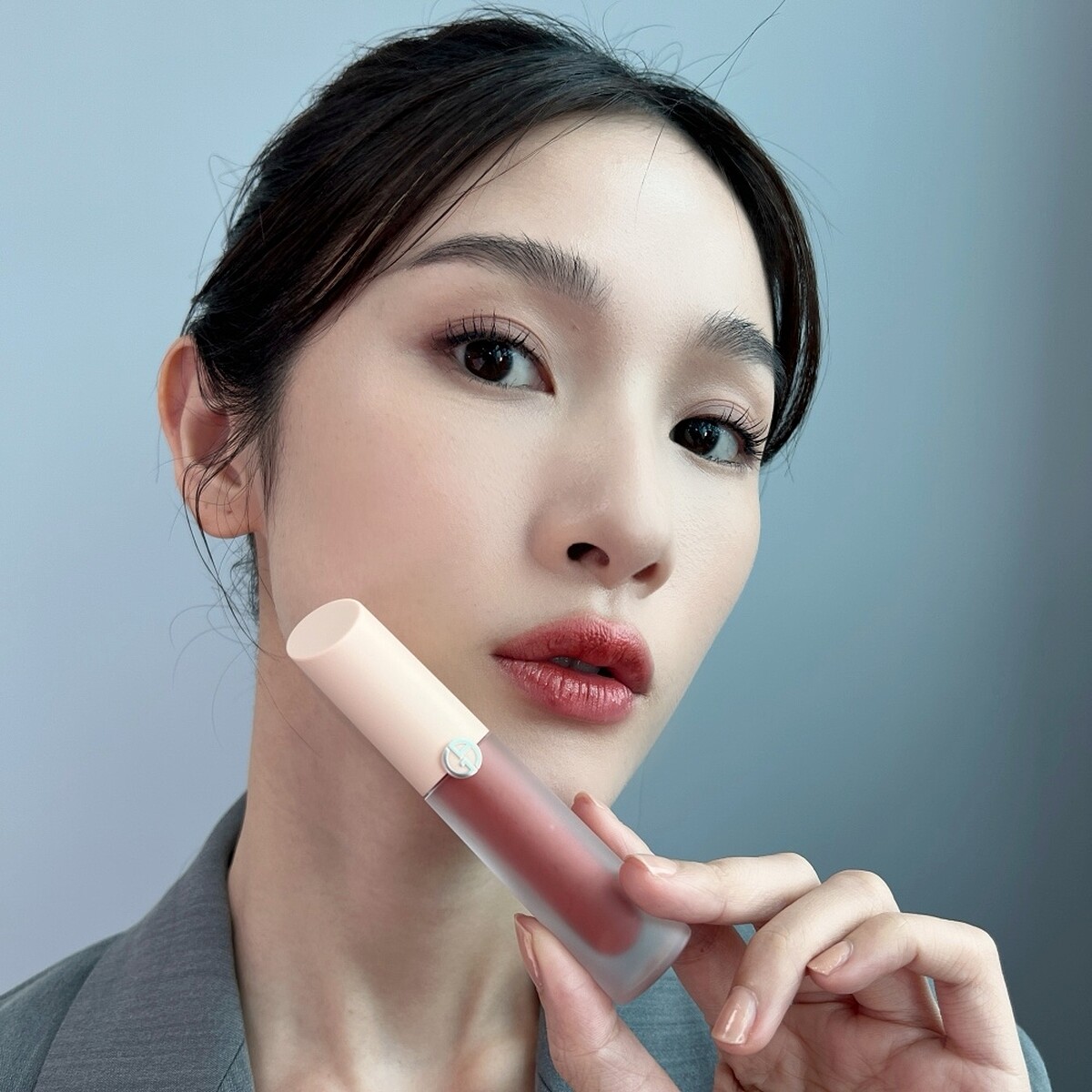 Giorgio Armani奢華絲緞訂製水唇釉裸粉限定版(#14冷煙奶凍)，NT1550