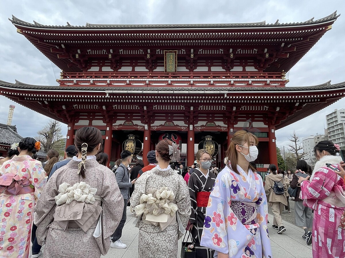 可從淺草寺延著東武鐵道步行到晴空塔。