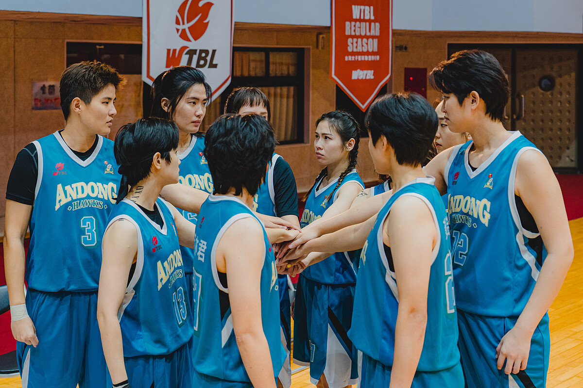 《女孩上場2》球員經歷表演課、客語課、體能訓練等等⋯⋯相關課程，從經過1年的漫長海選，到共同訓練長達2個月，才組成劇中的「安東隊」。