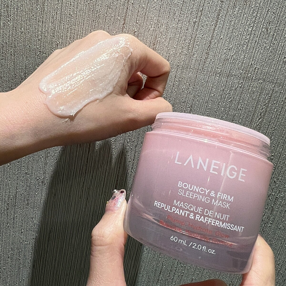 LANEIGE蘭芝粉澎潤睡美人晚安面膜質地。