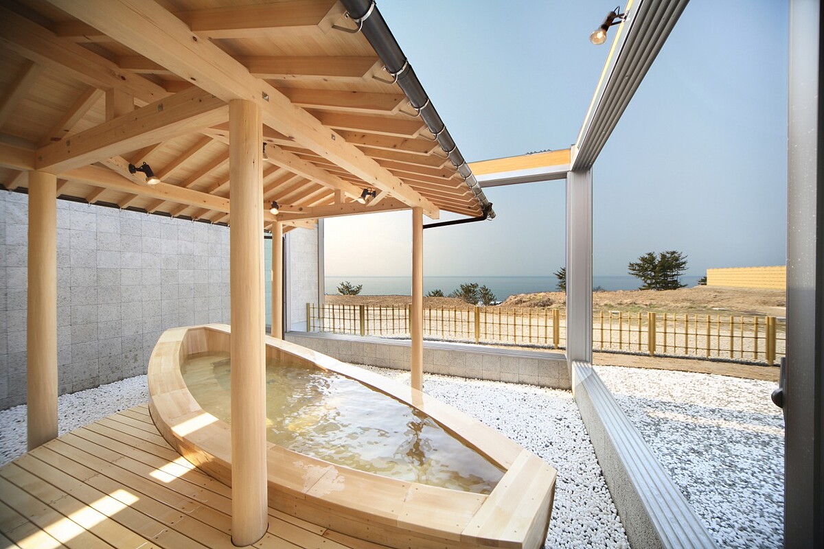 「叉牙魚館(八森いさりび温泉ハタハタ館)」。