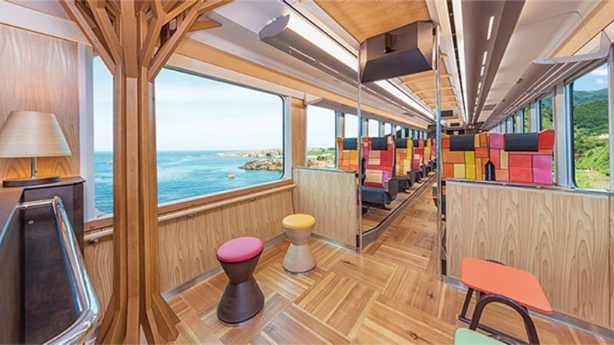 「Resort 白神號」車廂。