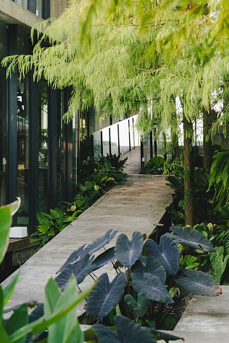 空間則承襲二十輪品牌風格，將建築與自然融合，並巧妙融合自然地景。