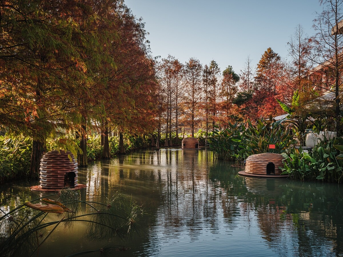 當小鴨穿梭其中，也為整體空間帶來活潑生機。