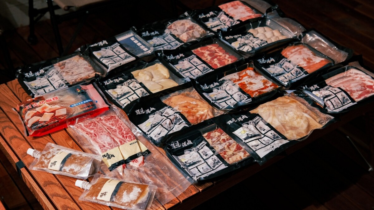 公共烤肉區，每日限量四組客預定。