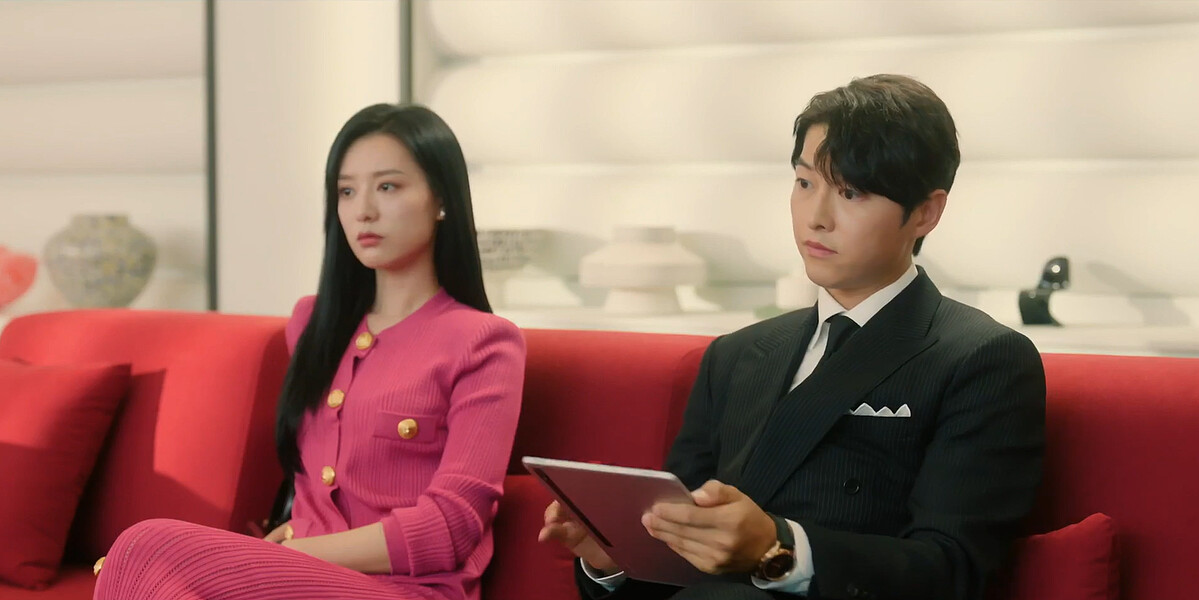 宋仲基在《淚之女王》劇裡就是演黑道律師文森佐，還秀了一下義大利文！