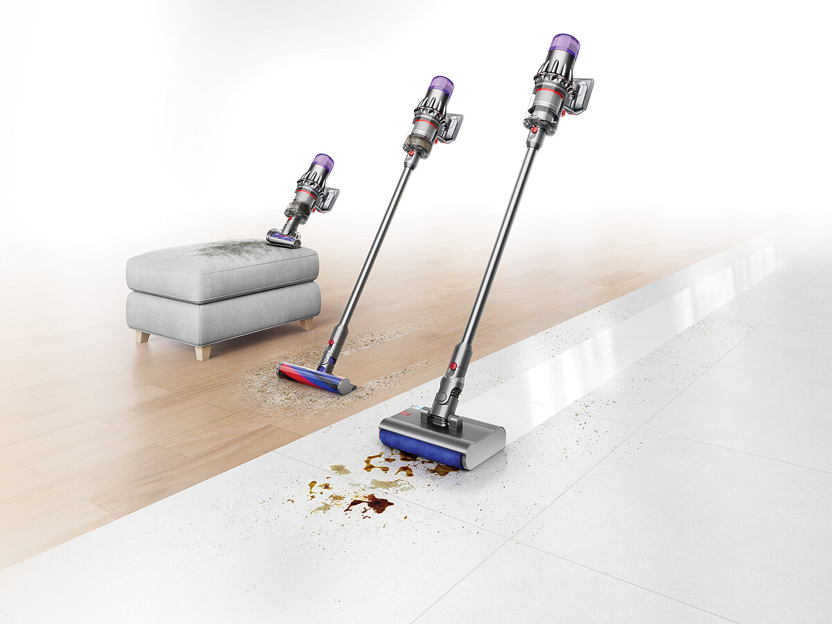 Dyson SV18 DT Slim Submarine輕量全能乾濕洗地吸塵器 特價17,900元 原價19,900元（89折）&rarr;加贈「專用收納架+洗地滾筒」。