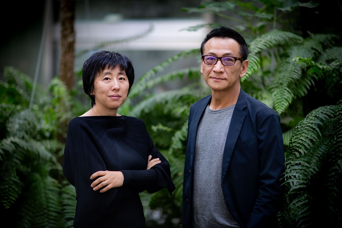 第60屆威尼斯雙年展台灣館代表藝術家袁廣鳴（右）與策展人陳暢（左）。