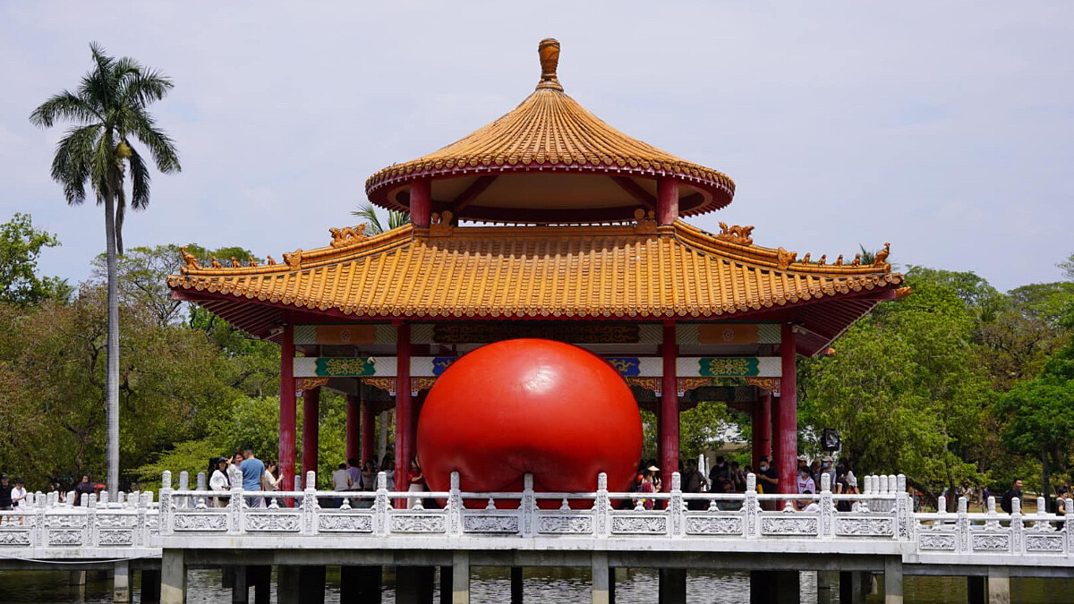 巨大紅球現身台南街頭！「紅球台南」基地路線亮點一覽！