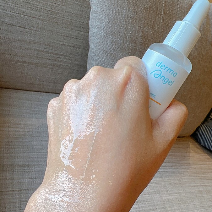 DermaAngel護妍天使三重酸煥膚極效精華質地示意。