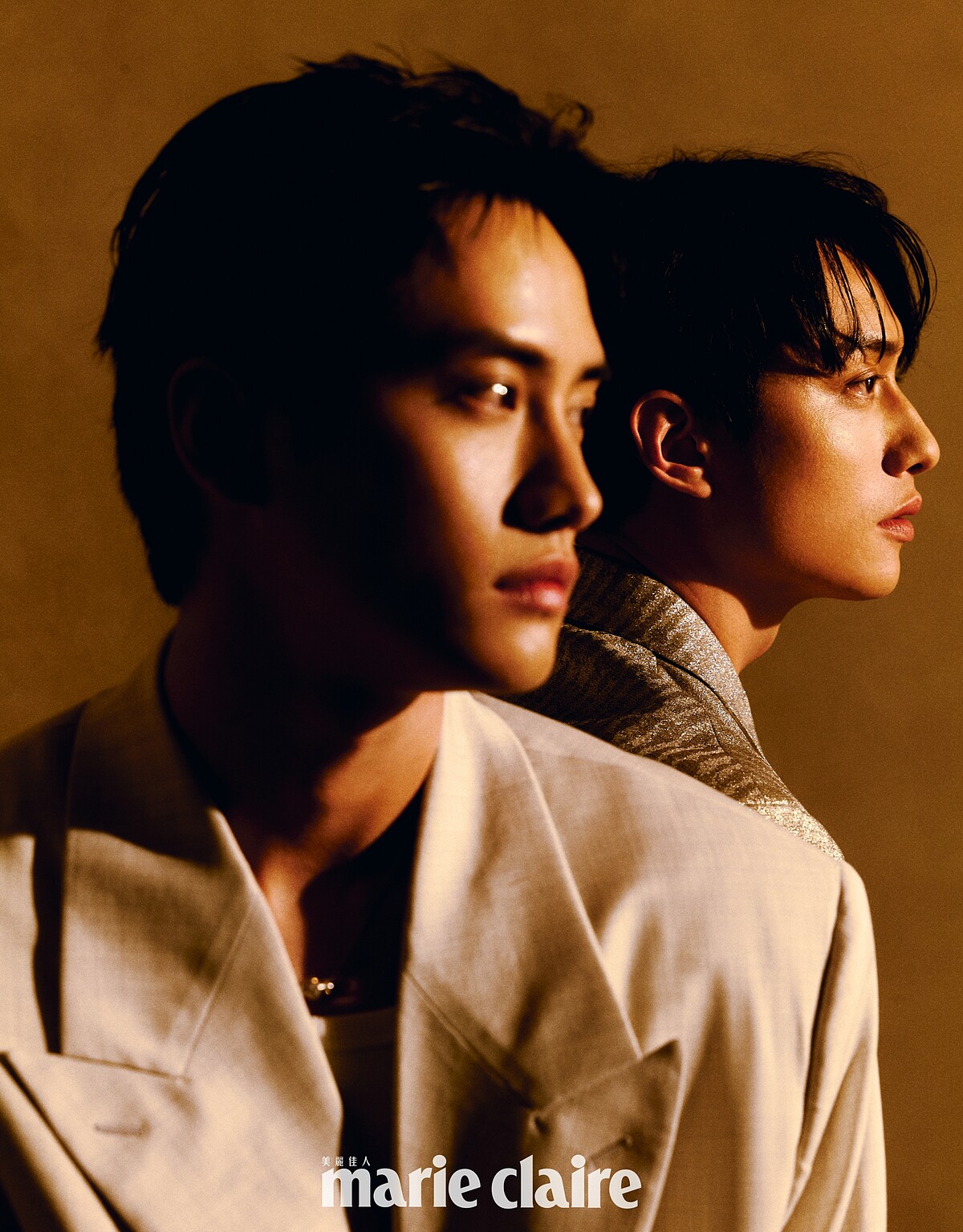 （左圖）劉俊謙／金色亮澤寬鬆版型外套，Celine Homme。范少勳／石灰色羊毛尖角翻領雙排扣外套、白色超合身背心，both by Givenchy； Possession 系列18K白金鑽石項鍊、藍寶石耳環，both by Piaget。