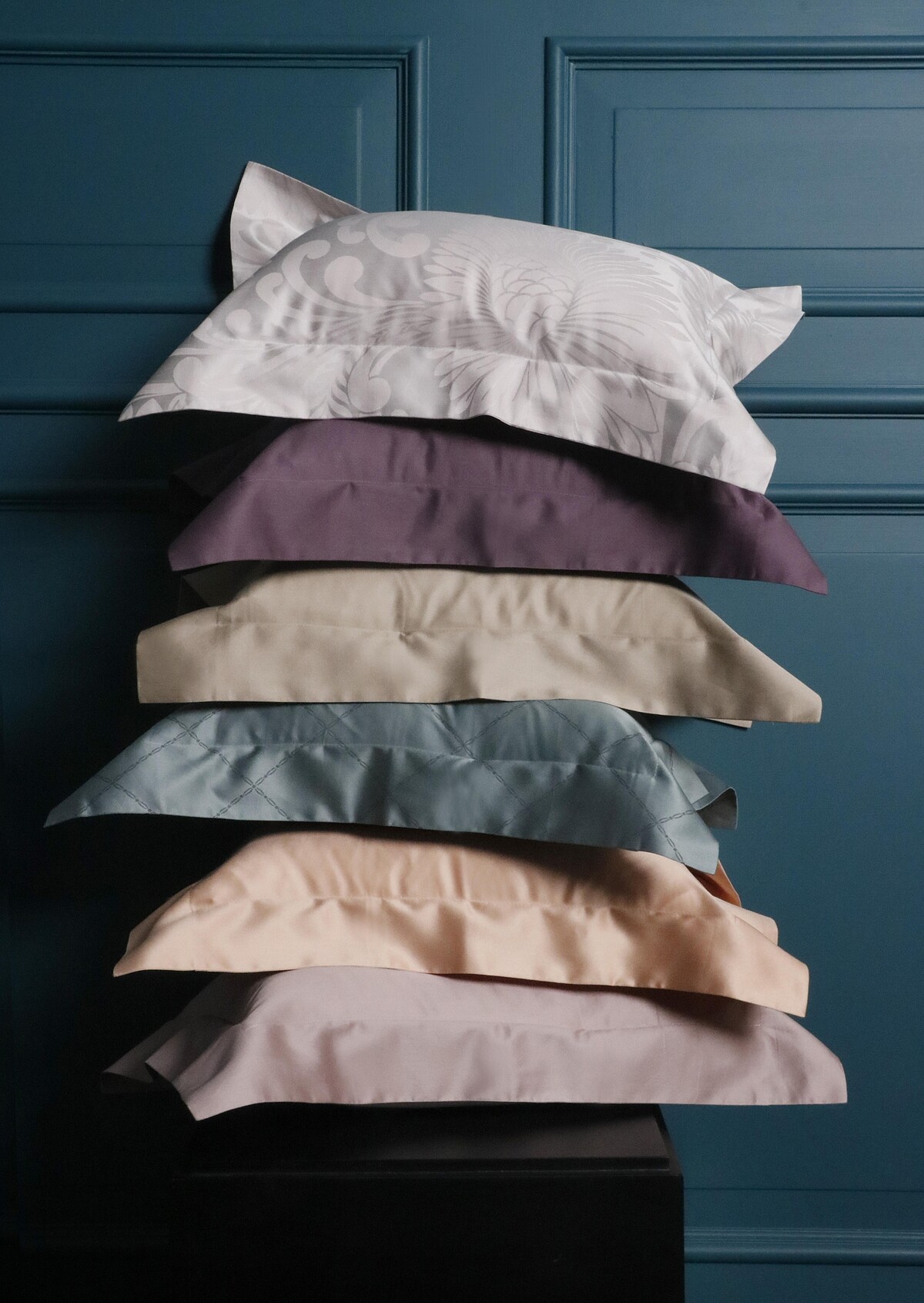 寬庭愛心小抱枕，每只售價NT899，本次在遠東SOGO忠孝舘義賣，所得扣除百貨抽成後，將全額捐助陽光基金會。