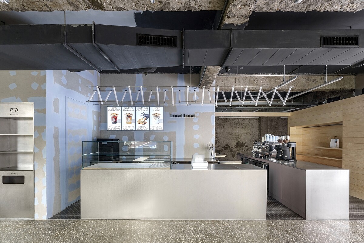 寬敞的格局加上選用原生材料讓消減了陌生感。